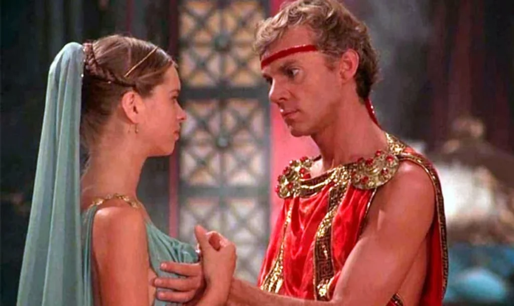 Imagem do filme Calígula de 1979 que retrataa relação da Calígula com Drusila
