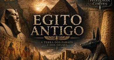 Egito Antigo com pirâmides, faraó e o deus Anúbis às margens do rio Nilo