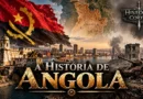 Capa sobre a História de Angola com a bandeira nacional, mapa do país, paisagem de Luanda e representação da Guerra Civil Angolana.