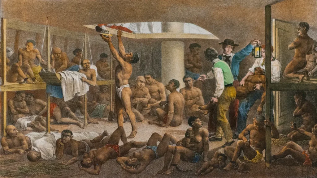Ilustração histórica em tons de marrom do porão de um navio negreiro, mostrando dezenas de pessoas escravizadas em condições precárias e homens brancos inspecionando o local.